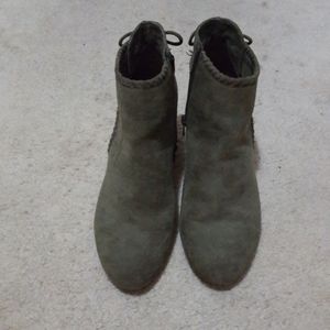 REPORT Mita sage green ankle boot size 8.5